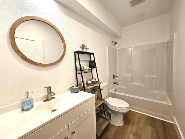 670 N Sunset Avenue, Bolivar, MO 65613