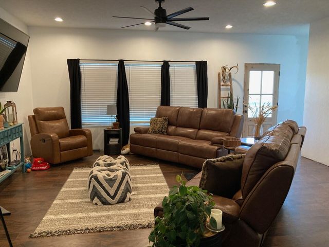 670 N Sunset Avenue, Bolivar, MO 65613