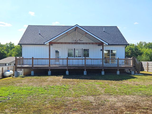 670 N Sunset Avenue, Bolivar, MO 65613