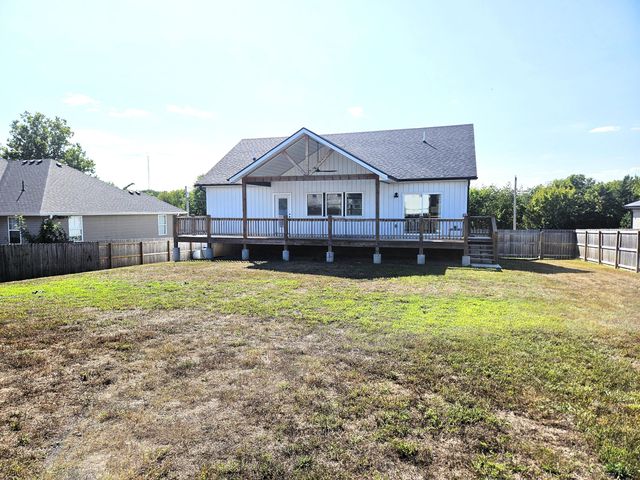 670 N Sunset Avenue, Bolivar, MO 65613