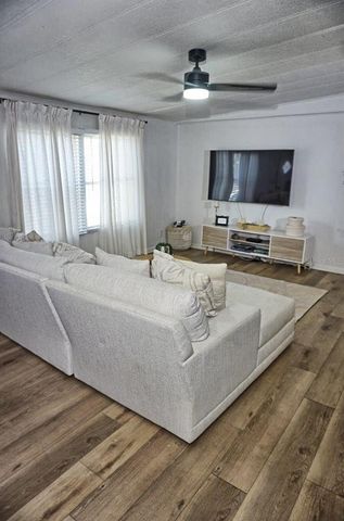 21052 LITTLE MAGENS LOOP, Lutz, FL 33558