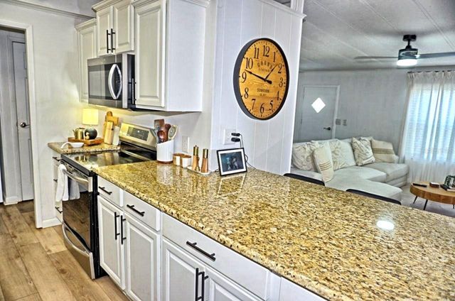 21052 LITTLE MAGENS LOOP, Lutz, FL 33558