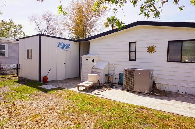 21052 LITTLE MAGENS LOOP, Lutz, FL 33558