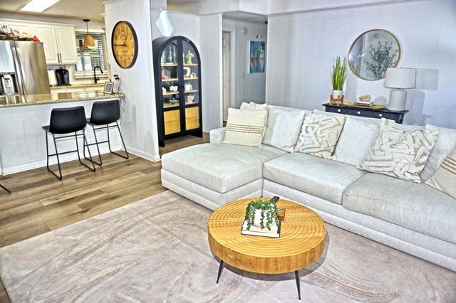 21052 LITTLE MAGENS LOOP, Lutz, FL 33558