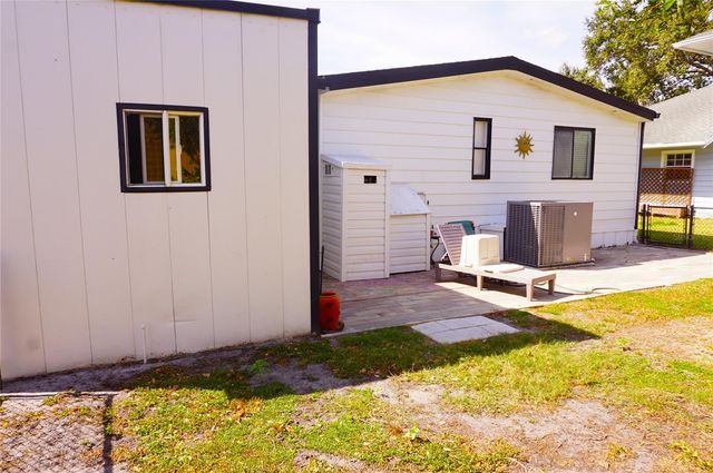 21052 LITTLE MAGENS LOOP, Lutz, FL 33558