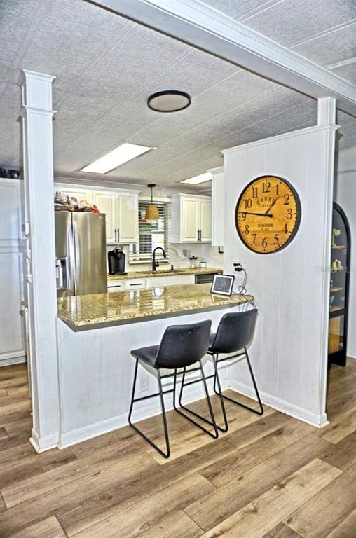 Image 12 of property listing at 21052 LITTLE MAGENS LOOP, Lutz, FL 33558