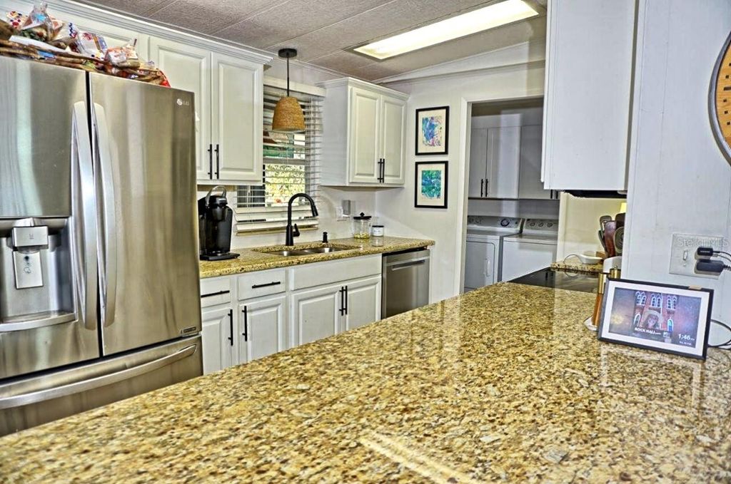 Image 14 of property listing at 21052 LITTLE MAGENS LOOP, Lutz, FL 33558