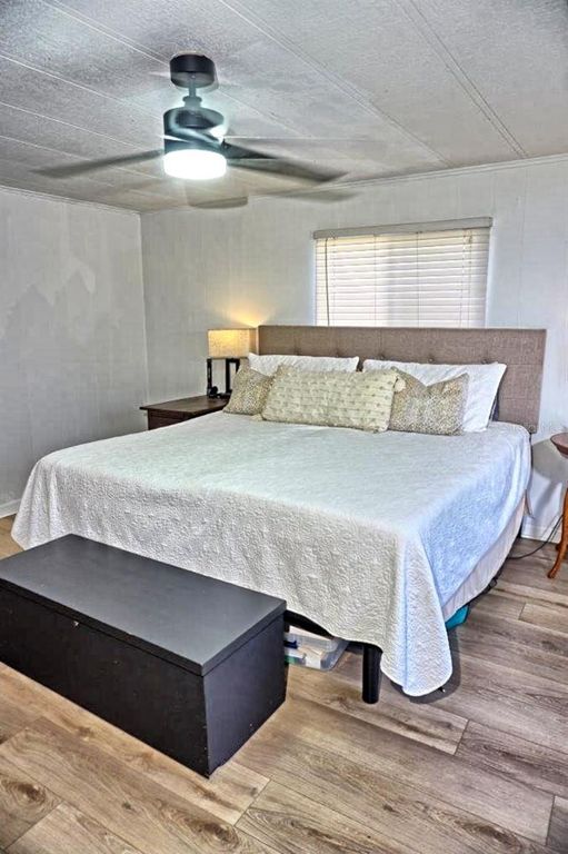 Image 19 of property listing at 21052 LITTLE MAGENS LOOP, Lutz, FL 33558