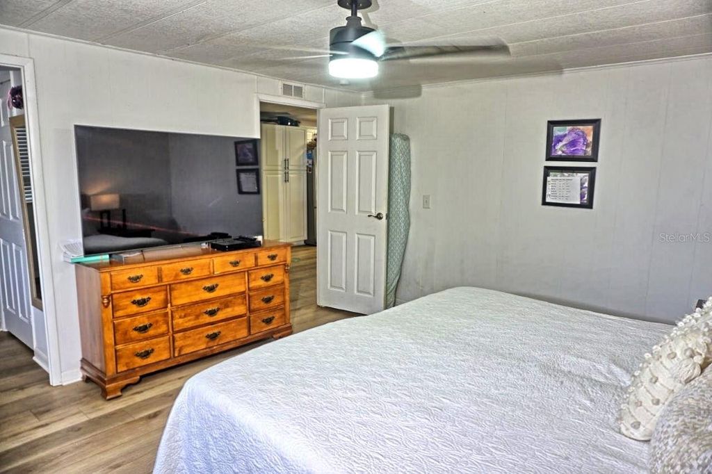 Image 21 of property listing at 21052 LITTLE MAGENS LOOP, Lutz, FL 33558