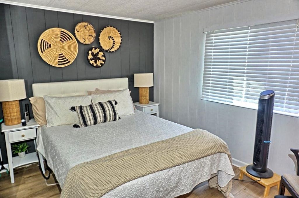 Image 27 of property listing at 21052 LITTLE MAGENS LOOP, Lutz, FL 33558