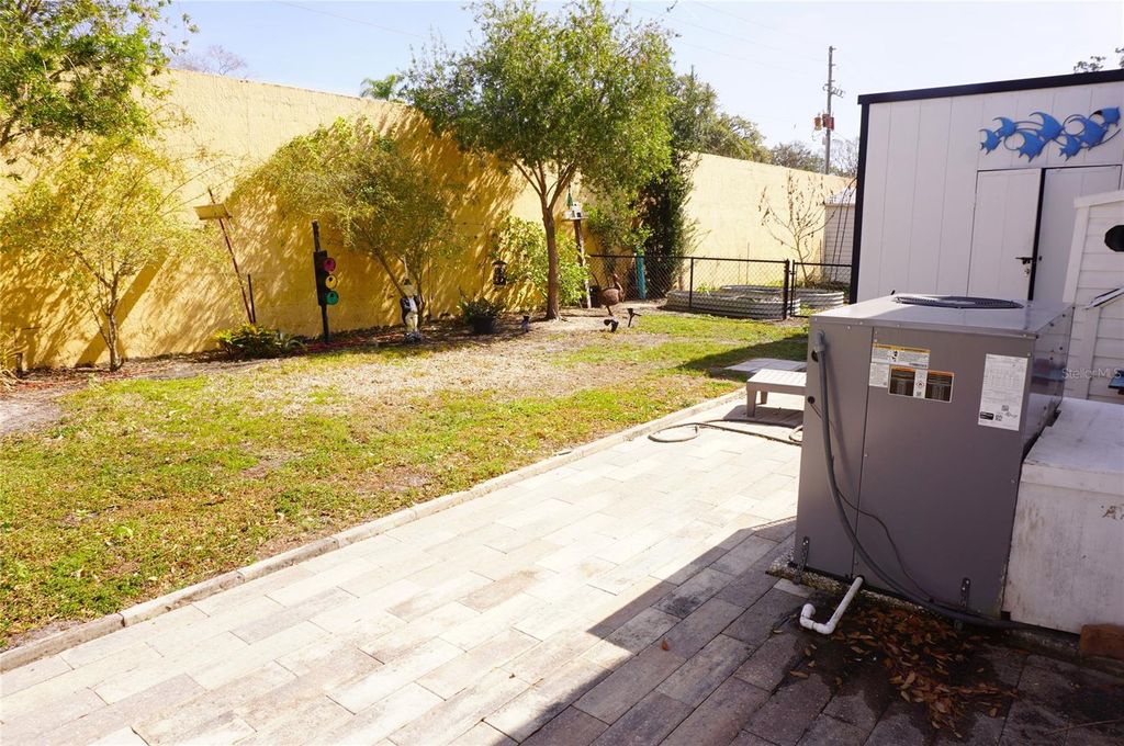 Image 42 of property listing at 21052 LITTLE MAGENS LOOP, Lutz, FL 33558