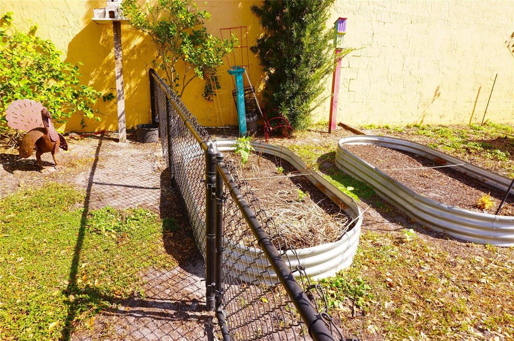 Image 43 of property listing at 21052 LITTLE MAGENS LOOP, Lutz, FL 33558