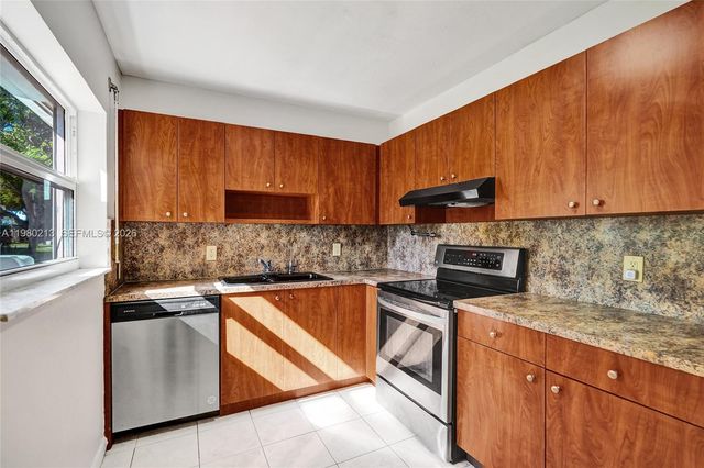 2621 SW Natura Ave, Deerfield Beach, FL 33441