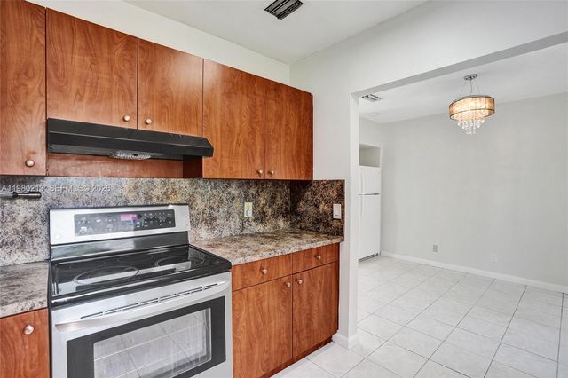 2621 SW Natura Ave, Deerfield Beach, FL 33441