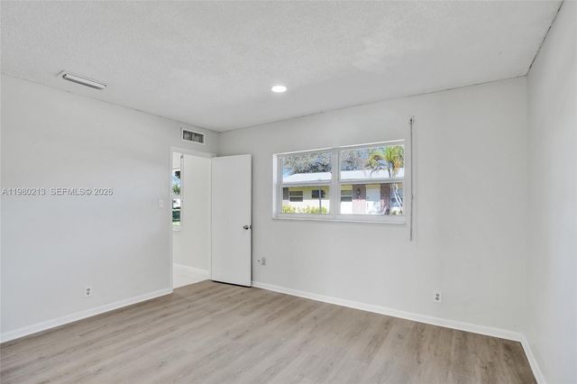 2621 SW Natura Ave, Deerfield Beach, FL 33441