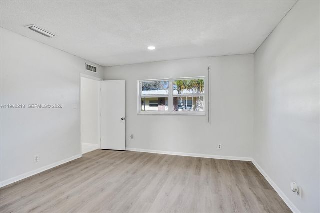 2621 SW Natura Ave, Deerfield Beach, FL 33441