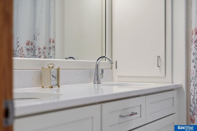 7325 Skyhawk Circle, Lincoln, NE 68506