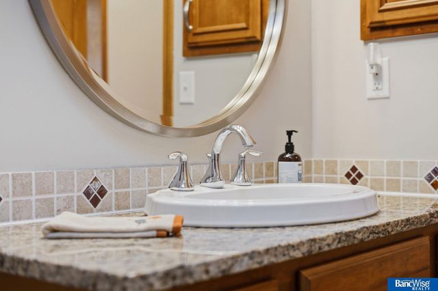 7325 Skyhawk Circle, Lincoln, NE 68506