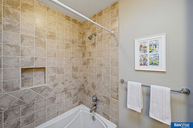 7325 Skyhawk Circle, Lincoln, NE 68506