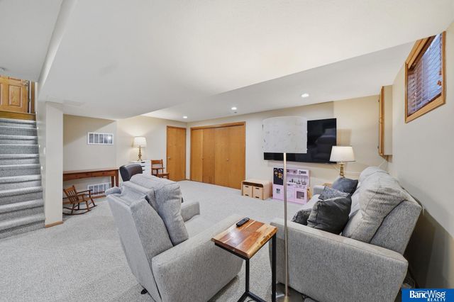 7325 Skyhawk Circle, Lincoln, NE 68506