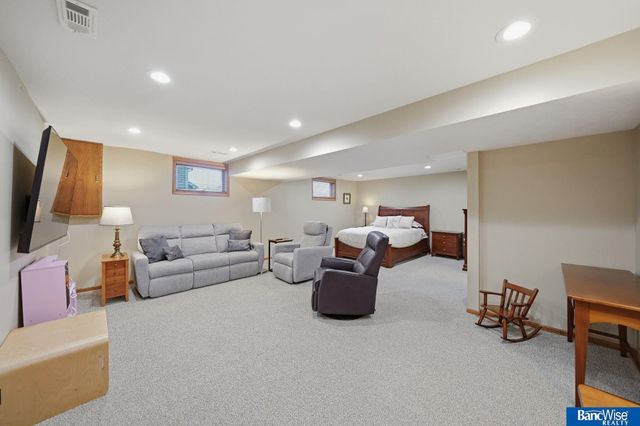 7325 Skyhawk Circle, Lincoln, NE 68506