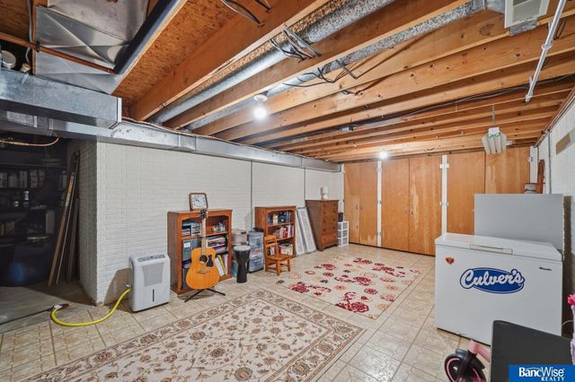 7325 Skyhawk Circle, Lincoln, NE 68506