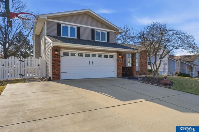 7325 Skyhawk Circle, Lincoln, NE 68506