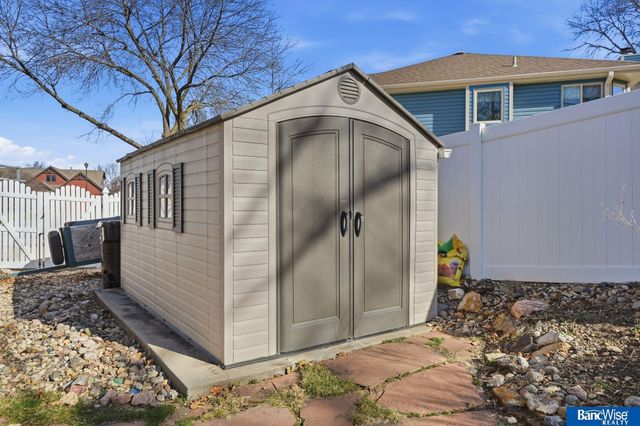 7325 Skyhawk Circle, Lincoln, NE 68506