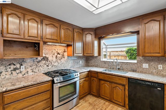 4950 Black Ave, Pleasanton, CA 94566