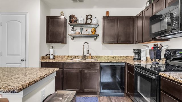 1521 W Gandy Street, Denison, TX 75020