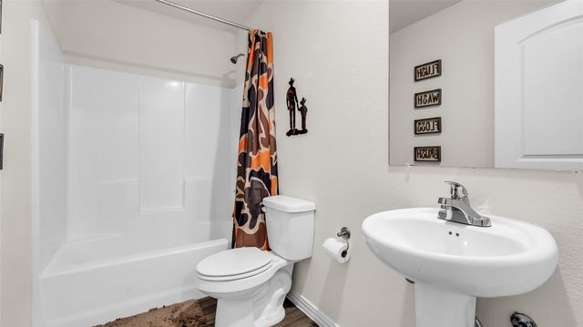 1521 W Gandy Street, Denison, TX 75020