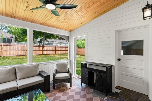 46 Woodcrest Dr, Wakefield, MA 01880