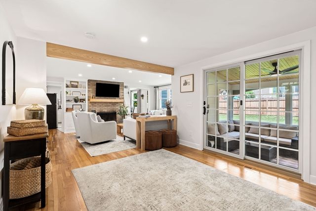 46 Woodcrest Dr, Wakefield, MA 01880