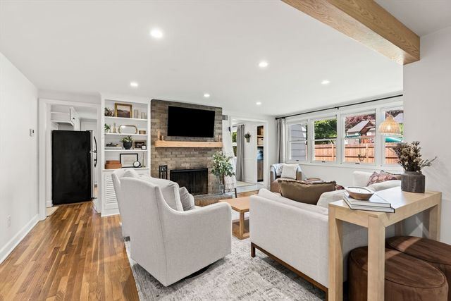 46 Woodcrest Dr, Wakefield, MA 01880