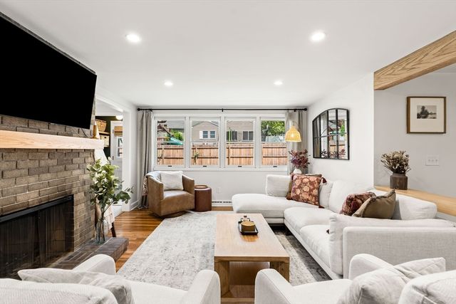 46 Woodcrest Dr, Wakefield, MA 01880