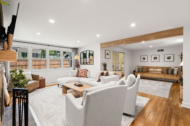 46 Woodcrest Dr, Wakefield, MA 01880