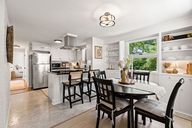 46 Woodcrest Dr, Wakefield, MA 01880