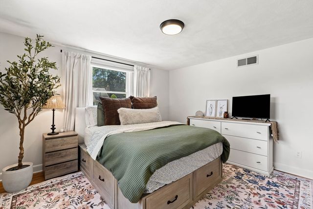 46 Woodcrest Dr, Wakefield, MA 01880