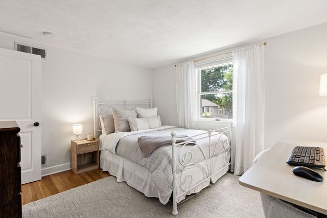 46 Woodcrest Dr, Wakefield, MA 01880