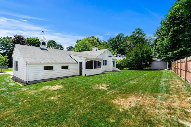 46 Woodcrest Dr, Wakefield, MA 01880