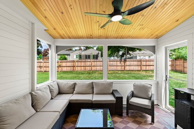 46 Woodcrest Dr, Wakefield, MA 01880