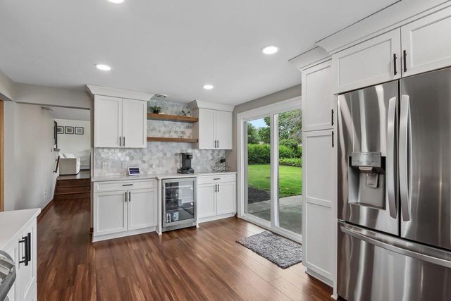 5806 Glen Flora DRIVE, Greendale, WI 53129