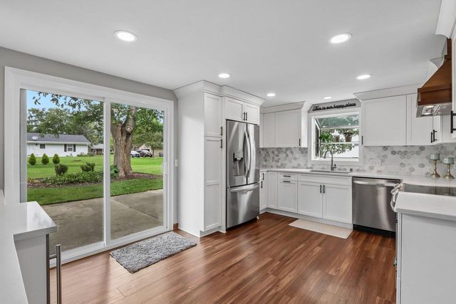 5806 Glen Flora DRIVE, Greendale, WI 53129