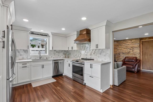 5806 Glen Flora DRIVE, Greendale, WI 53129