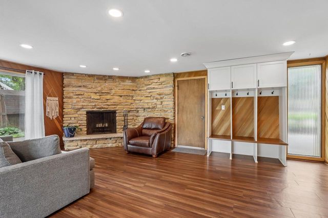 5806 Glen Flora DRIVE, Greendale, WI 53129