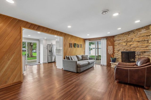 5806 Glen Flora DRIVE, Greendale, WI 53129