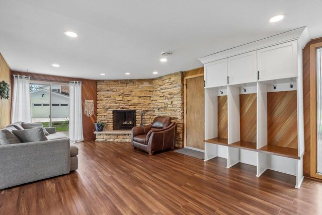 5806 Glen Flora DRIVE, Greendale, WI 53129