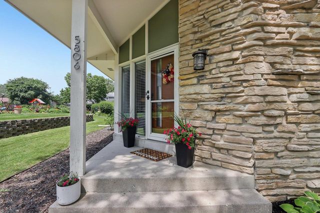 5806 Glen Flora DRIVE, Greendale, WI 53129