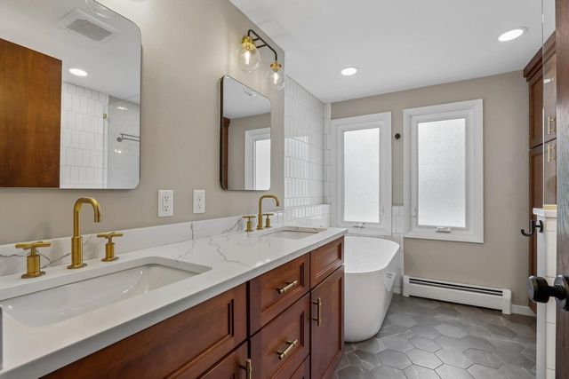 5806 Glen Flora DRIVE, Greendale, WI 53129