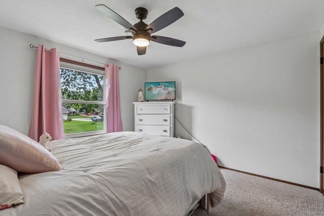 5806 Glen Flora DRIVE, Greendale, WI 53129